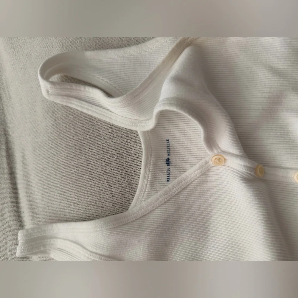 White Ribbed Button-Front Crop Tank - Picture 2 of 3